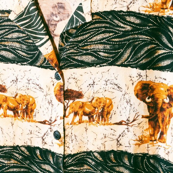 Vintage 90s Tapestry Elephant Scene Button-Down – Tan & Black Animal Print - Picture 2 of 5